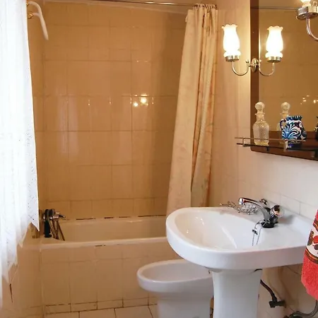 Сasa de vacaciones Four-bedroom Holiday In *